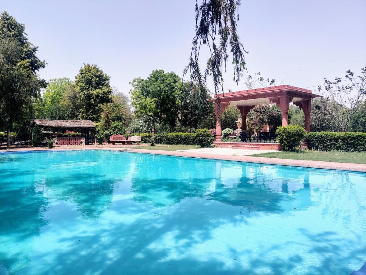 Umaid Palace - A Lakeside Heritage Palace Resort Near Jaipur Close To Bhangarh & Chand Baori Stepwell Abhaneri Dubbī Eksteriør billede