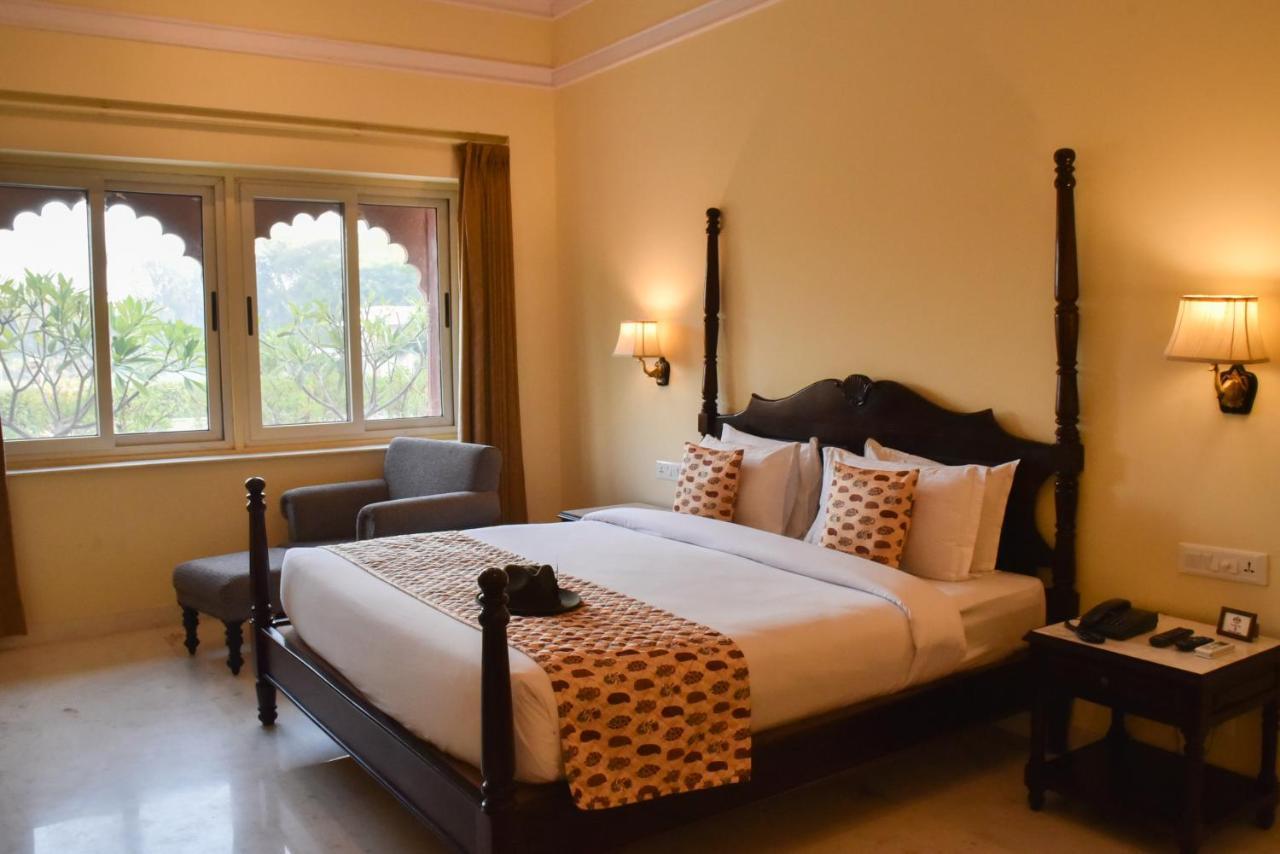 Umaid Palace - A Lakeside Heritage Palace Resort Near Jaipur Close To Bhangarh & Chand Baori Stepwell Abhaneri Dubbī Eksteriør billede