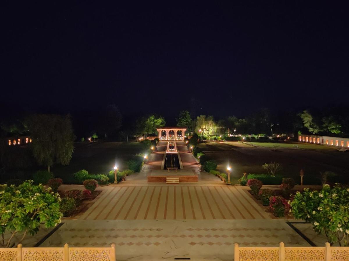 Umaid Palace - A Lakeside Heritage Palace Resort Near Jaipur Close To Bhangarh & Chand Baori Stepwell Abhaneri Dubbī Eksteriør billede