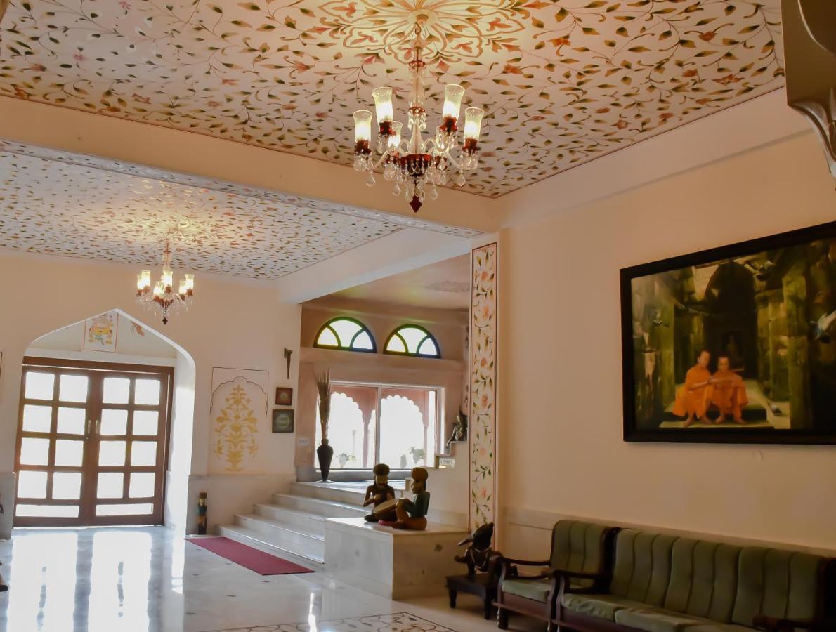 Umaid Palace - A Lakeside Heritage Palace Resort Near Jaipur Close To Bhangarh & Chand Baori Stepwell Abhaneri Dubbī Eksteriør billede
