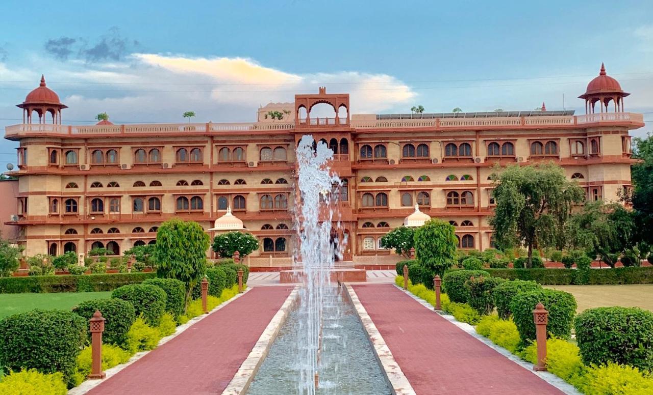 Umaid Palace - A Lakeside Heritage Palace Resort Near Jaipur Close To Bhangarh & Chand Baori Stepwell Abhaneri Dubbī Eksteriør billede
