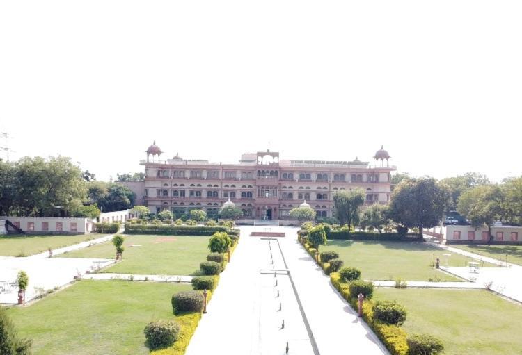 Umaid Palace - A Lakeside Heritage Palace Resort Near Jaipur Close To Bhangarh & Chand Baori Stepwell Abhaneri Dubbī Eksteriør billede