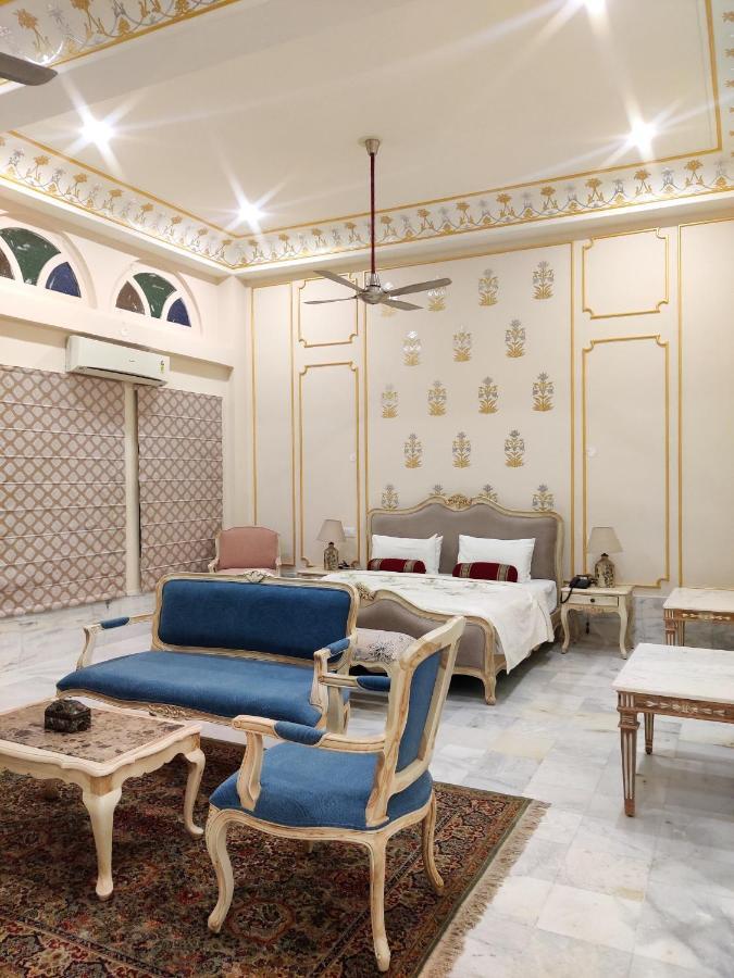 Umaid Palace - A Lakeside Heritage Palace Resort Near Jaipur Close To Bhangarh & Chand Baori Stepwell Abhaneri Dubbī Eksteriør billede