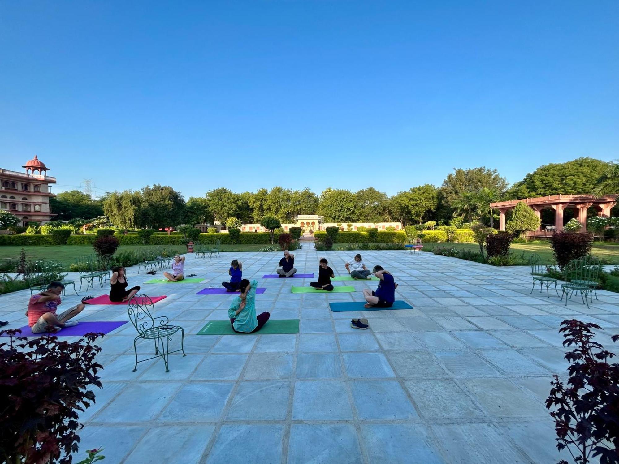 Umaid Palace - A Lakeside Heritage Palace Resort Near Jaipur Close To Bhangarh & Chand Baori Stepwell Abhaneri Dubbī Eksteriør billede
