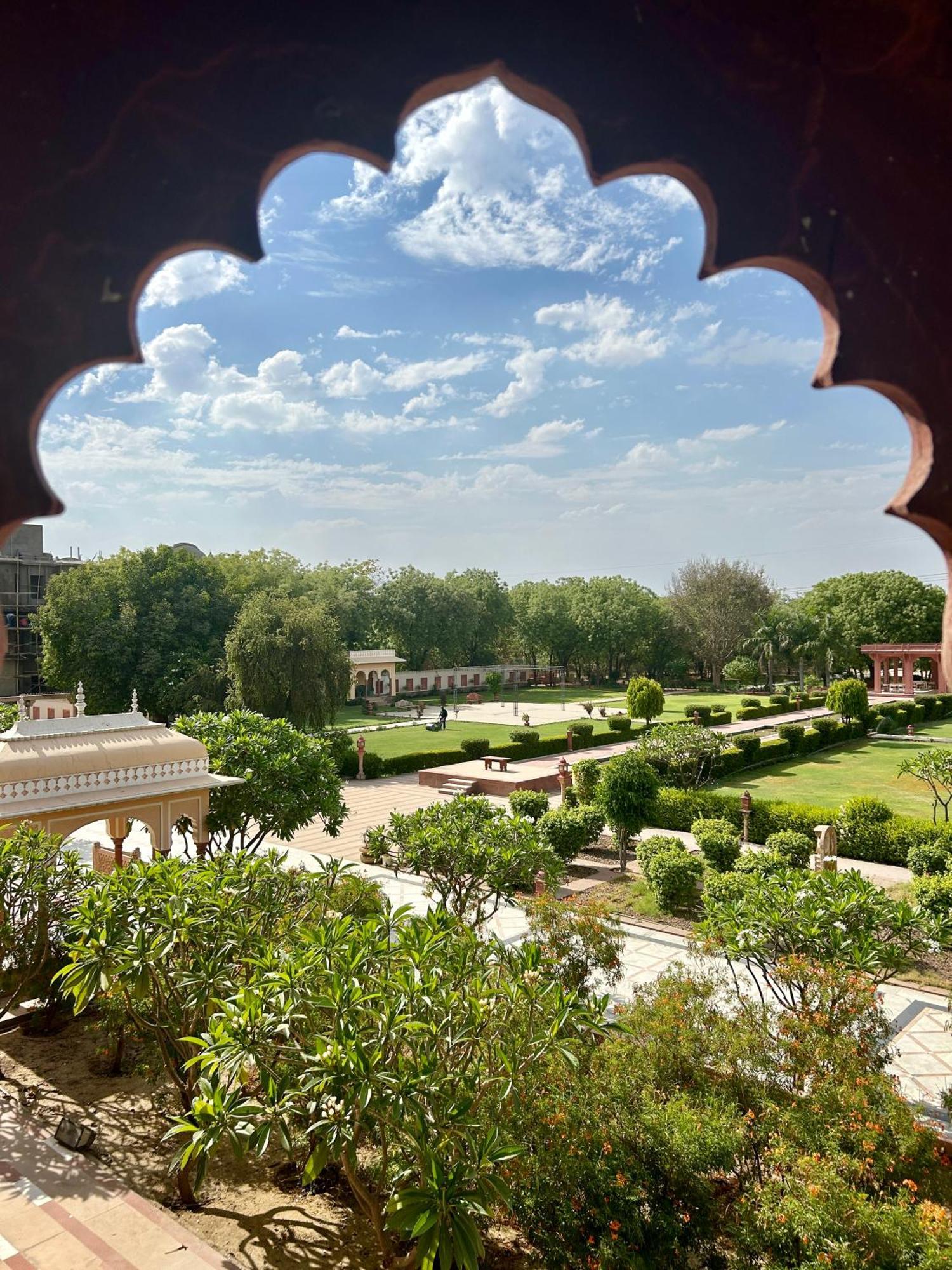 Umaid Palace - A Lakeside Heritage Palace Resort Near Jaipur Close To Bhangarh & Chand Baori Stepwell Abhaneri Dubbī Eksteriør billede