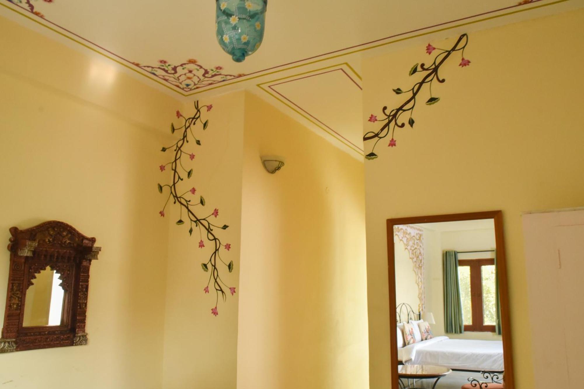 Umaid Palace - A Lakeside Heritage Palace Resort Near Jaipur Close To Bhangarh & Chand Baori Stepwell Abhaneri Dubbī Værelse billede