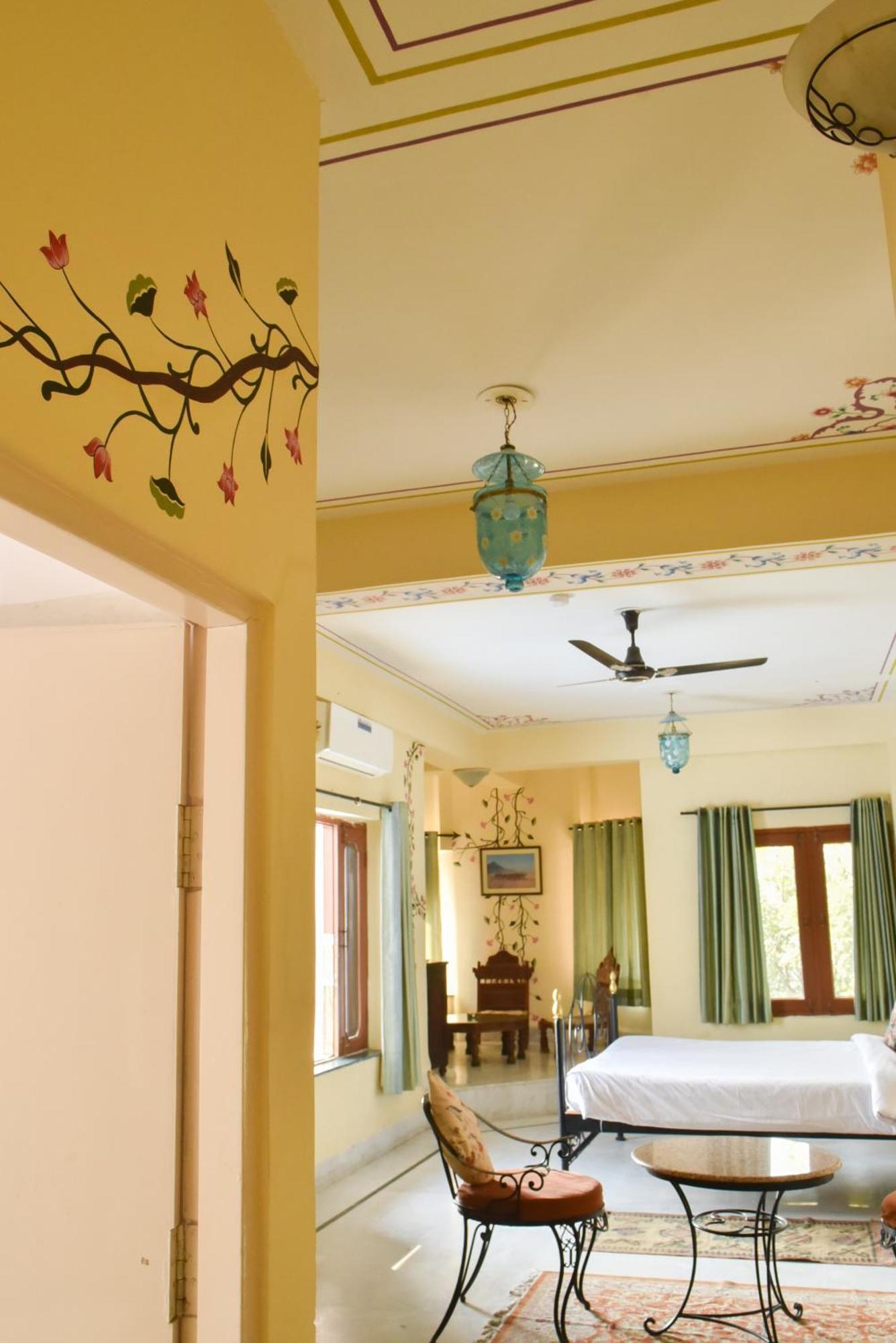Umaid Palace - A Lakeside Heritage Palace Resort Near Jaipur Close To Bhangarh & Chand Baori Stepwell Abhaneri Dubbī Værelse billede