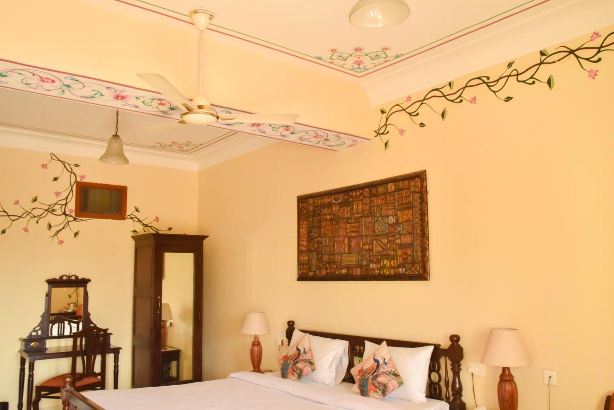 Umaid Palace - A Lakeside Heritage Palace Resort Near Jaipur Close To Bhangarh & Chand Baori Stepwell Abhaneri Dubbī Værelse billede