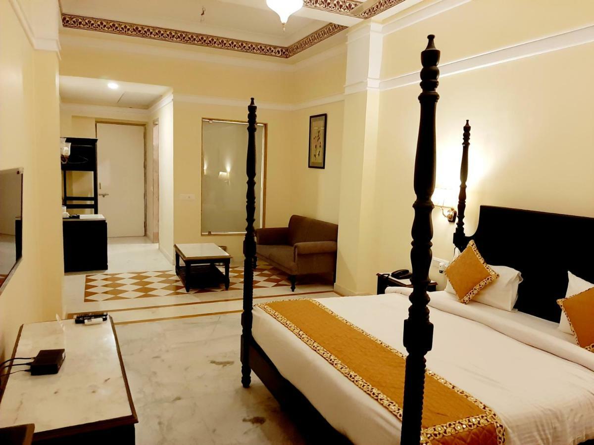 Umaid Palace - A Lakeside Heritage Palace Resort Near Jaipur Close To Bhangarh & Chand Baori Stepwell Abhaneri Dubbī Eksteriør billede