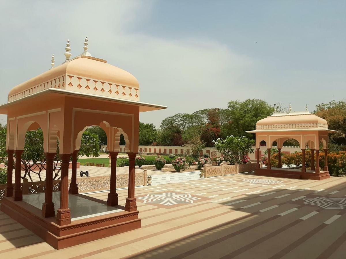 Umaid Palace - A Lakeside Heritage Palace Resort Near Jaipur Close To Bhangarh & Chand Baori Stepwell Abhaneri Dubbī Eksteriør billede