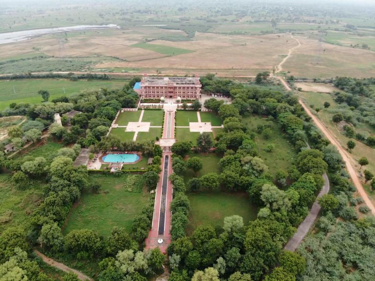Umaid Palace - A Lakeside Heritage Palace Resort Near Jaipur Close To Bhangarh & Chand Baori Stepwell Abhaneri Dubbī Eksteriør billede