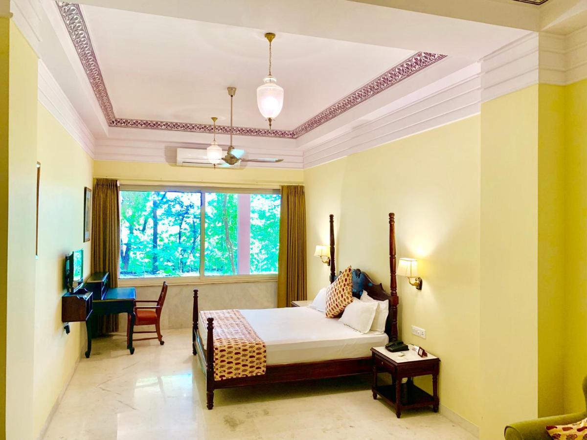 Umaid Palace - A Lakeside Heritage Palace Resort Near Jaipur Close To Bhangarh & Chand Baori Stepwell Abhaneri Dubbī Eksteriør billede